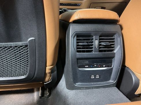 Used 2021 BMW 330i Sedan w/ M Sport Package image 26