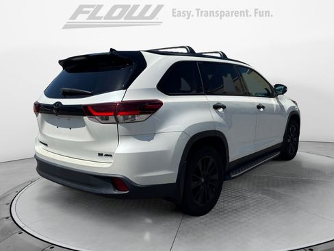 Used 2019 Toyota Highlander SE w/ Nightshade Edition AWD/4WD image 7