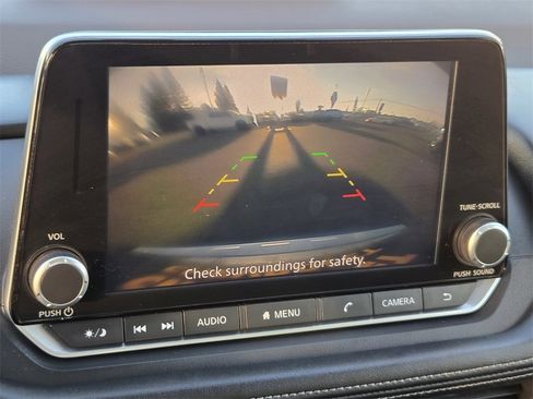 Used 2023 Nissan Rogue SV image 15