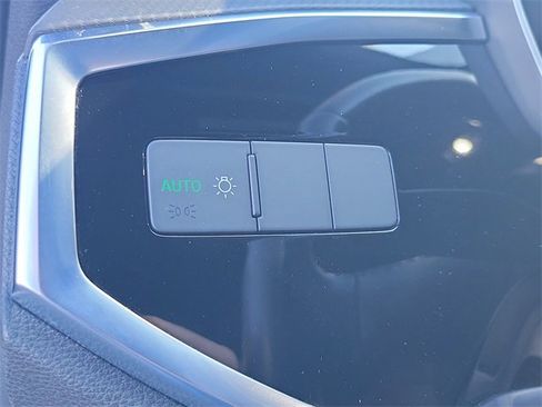 Used 2020 Audi Q3 2.0T Premium image 28