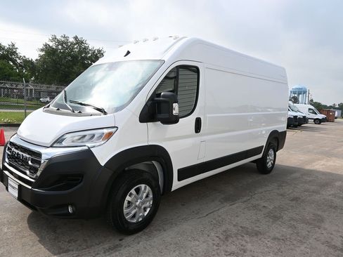 New 2025 RAM ProMaster 2500 w/ Quick Order Package 22G SLT image 13
