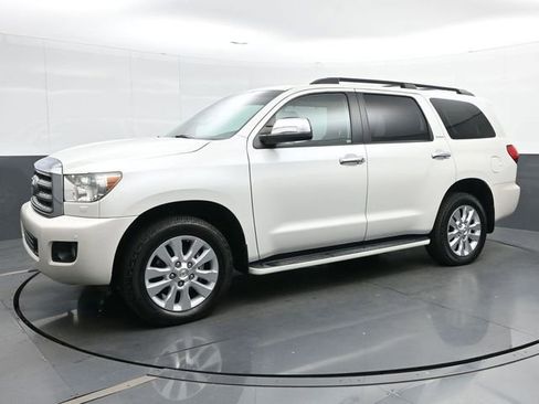 Used 2017 Toyota Sequoia Platinum AWD/4WD image 4