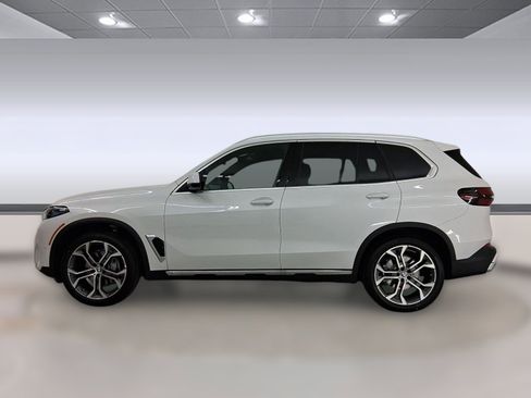 New 2026 BMW X5 xDrive40i w/ Executive Package image 2
