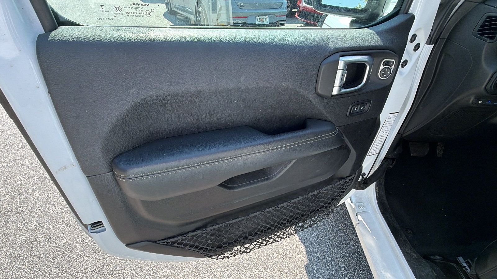 Used 2023 Jeep Wrangler Unlimited Sahara AWD/4WD image 13