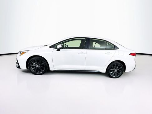 Used 2025 Toyota Corolla SE w/ SE Premium Package image 6