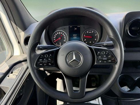Used 2024 Mercedes-Benz Sprinter 2500 image 11