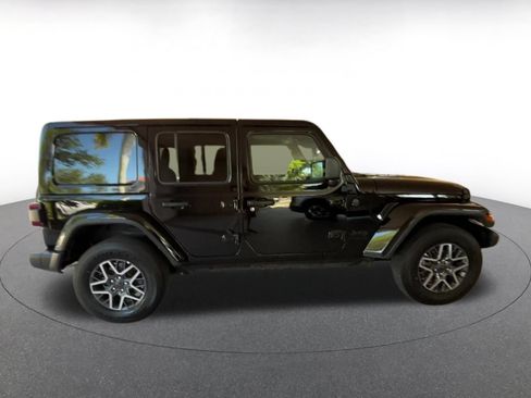 Used 2025 Jeep Wrangler Unlimited Sahara AWD/4WD image 16
