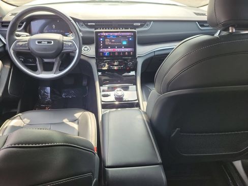 Certified 2022 Jeep Grand Cherokee Limited AWD/4WD image 13