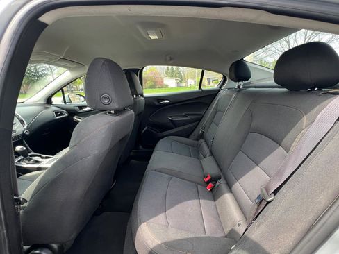 Used 2017 Chevrolet Cruze LS FWD image 30