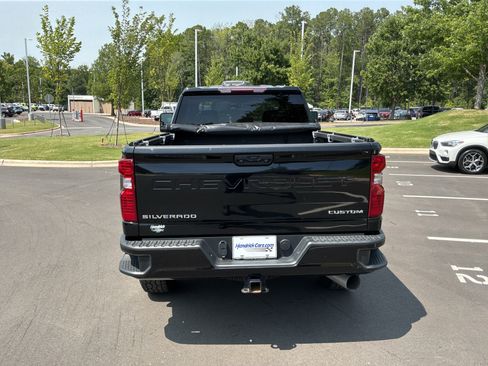 Used 2022 Chevrolet Silverado 2500 Custom w/ Custom Value Package AWD/4WD image 9