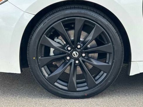 Used 2017 Nissan Maxima SR w/ Midnight Edition FWD image 24