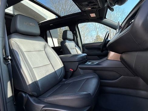 Used 2023 Chevrolet Tahoe High Country image 17