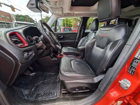 Used 2016 Jeep Renegade Trailhawk w/ Premium Trailhawk Package AWD/4WD image 15