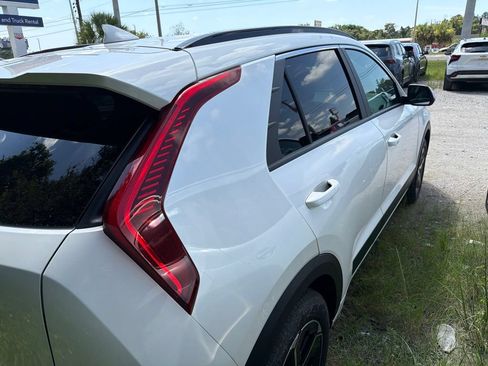 Used 2025 Kia Niro LX FWD image 8