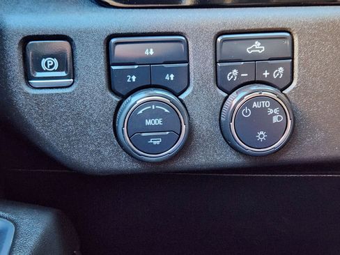 Used 2024 Chevrolet Silverado 3500 LT image 24