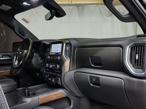 Used 2019 Chevrolet Silverado 1500 High Country w/ Technology Package AWD/4WD image 19
