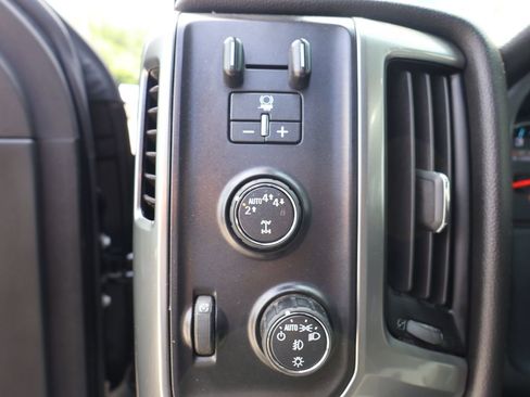 Used 2019 Chevrolet Silverado 1500 LT w/ LPO, Black Pack AWD/4WD image 12