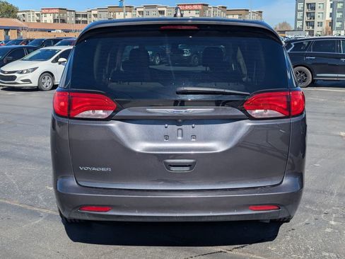 Used 2020 Chrysler Voyager LX image 5