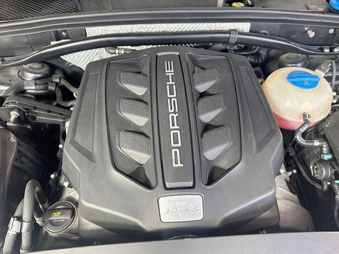 Used 2018 Porsche Macan S AWD/4WD image 40