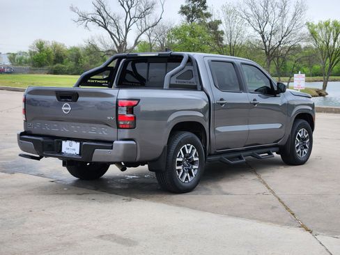 Used 2022 Nissan Frontier SV image 5