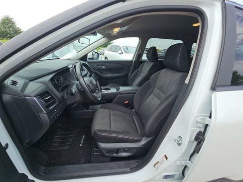Used 2025 Nissan Rogue SV FWD image 12