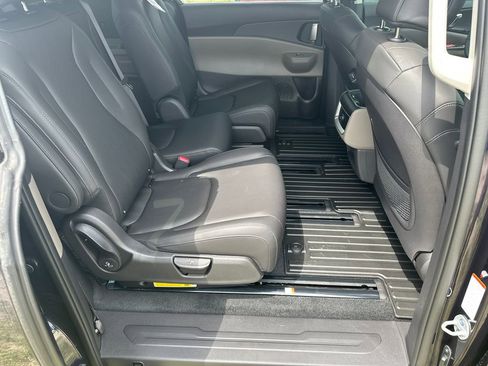 New 2026 Kia Carnival EX FWD image 15