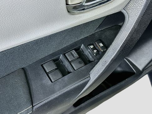 Used 2015 Toyota Corolla LE FWD image 15