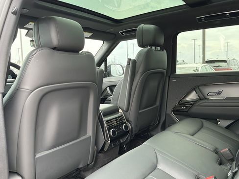 Used 2025 Land Rover Range Rover Sport SE image 11