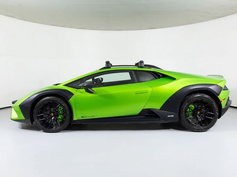 Used 2024 Lamborghini Huracan Sterrato image 3