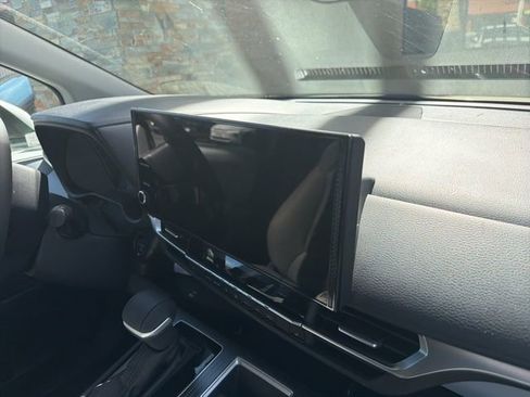 Used 2025 Toyota Sienna XLE image 20