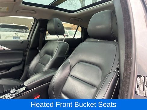 Used 2018 INFINITI QX30 Premium w/ Navigation Package image 17