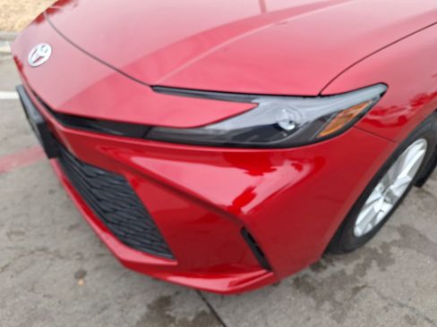 Used 2025 Toyota Camry LE w/ Convenience Package image 10