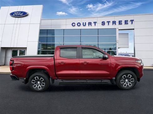 Used 2024 Chevrolet Colorado LT w/ LT Convenience Package III AWD/4WD image 4