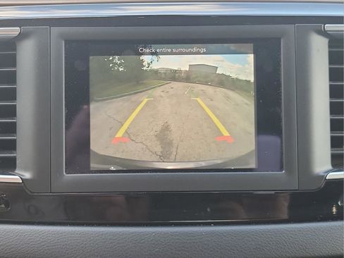 Used 2019 Chrysler Pacifica Touring Plus image 29