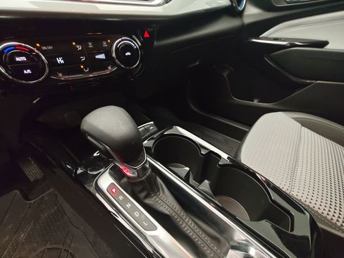 Certified 2024 Chevrolet Trax LT w/ Driver Confidence Package image 15