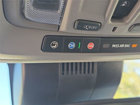 Used 2024 GMC Sierra 1500 SLT w/ SLT Premium Plus Package image 32