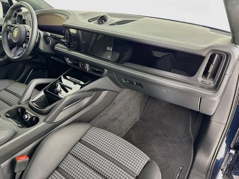Certified 2026 Porsche Cayenne GTS AWD/4WD image 30