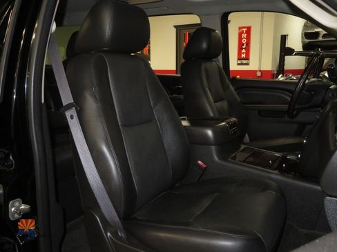 Used 2011 GMC Yukon XL Denali AWD/4WD image 7