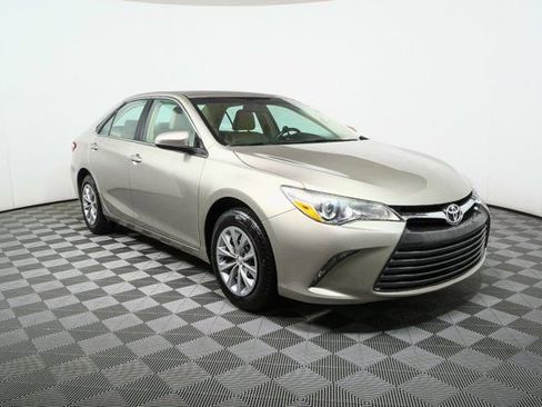 Used 2017 Toyota Camry LE image 1