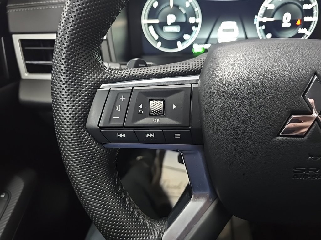 Used 2023 Mitsubishi Outlander SEL AWD/4WD image 20