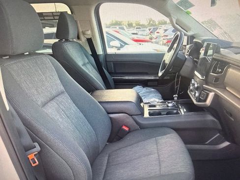 Used 2024 Ford Expedition XLT RWD image 5