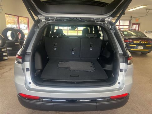 New 2025 Jeep Grand Cherokee Altitude image 12