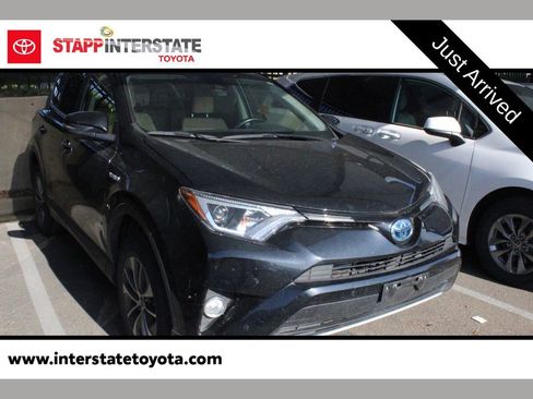 Used 2017 Toyota RAV4 XLE w/ Convenience Package AWD/4WD image 1
