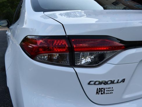Used 2025 Toyota Corolla LE FWD image 37