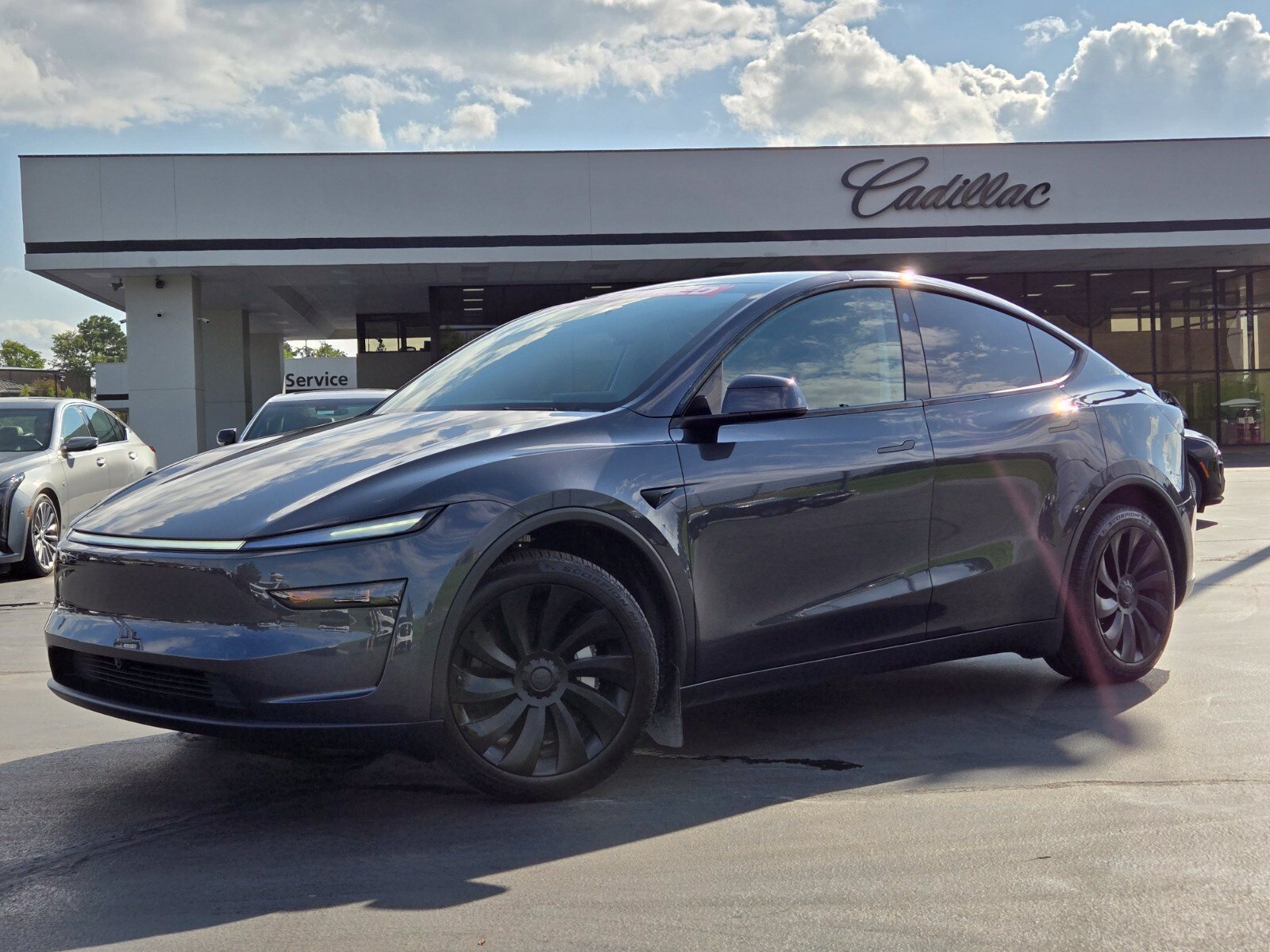 Used 2026 Tesla Model Y 2WD image 1