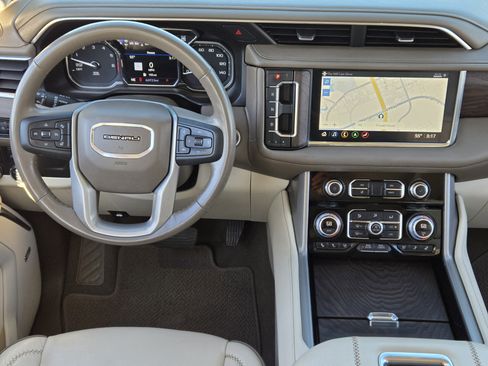 Used 2021 GMC Yukon XL Denali w/ Denali Premium Package image 30