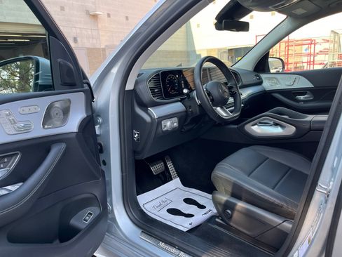 Used 2026 Mercedes-Benz GLS 450 4MATIC image 10