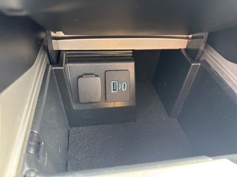 Used 2022 Ford Explorer Limited w/ Equipment Group 301A image 32