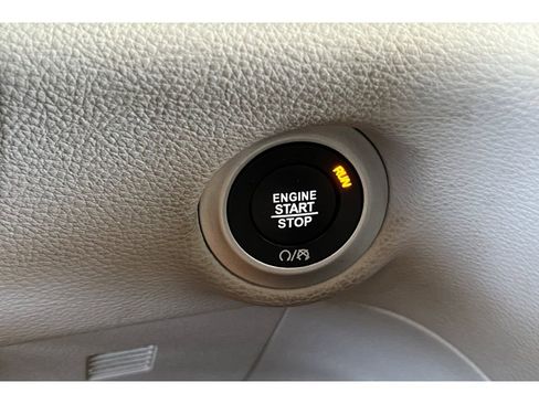 Used 2023 Chrysler Pacifica Limited image 26