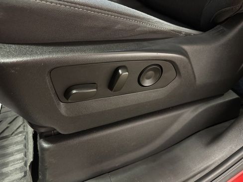 Used 2023 Chevrolet Silverado 1500 LT image 8